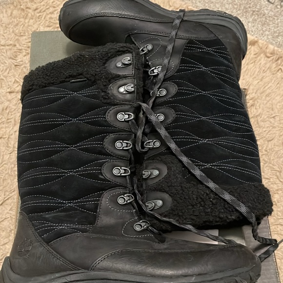 Timberland womens black primaloft 200 tall boot. Lace up. Bottom is waterproof. - Picture 2 of 8